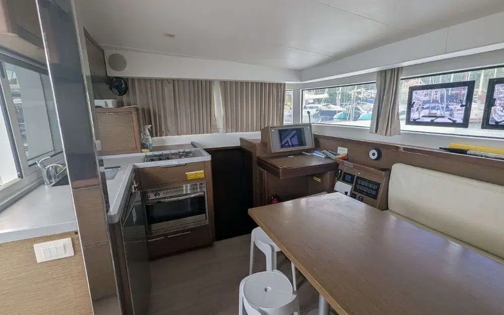slider 5 Lagoon 40