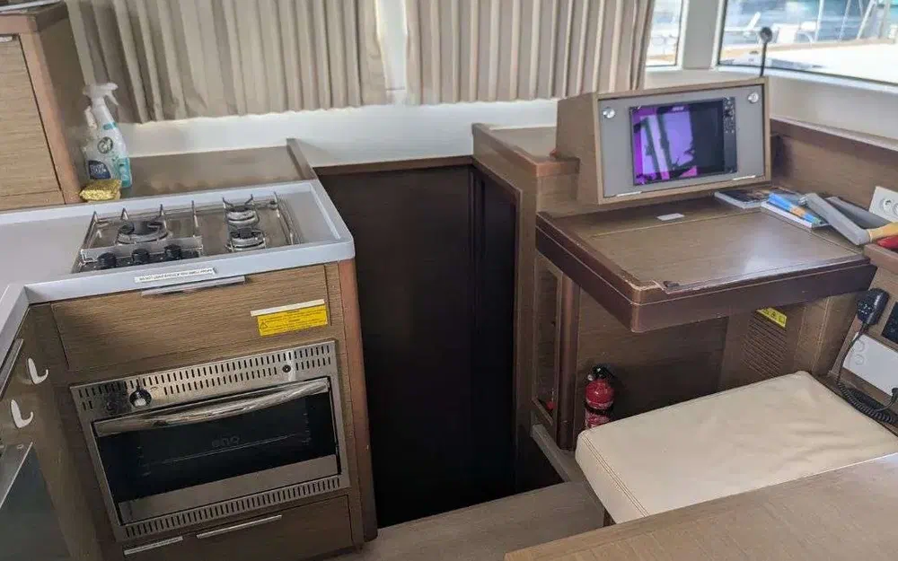 slider 8 Lagoon 40