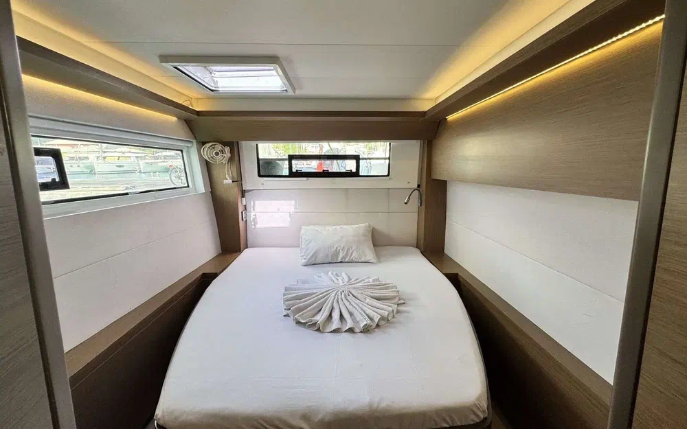 slider 18 Lagoon 50