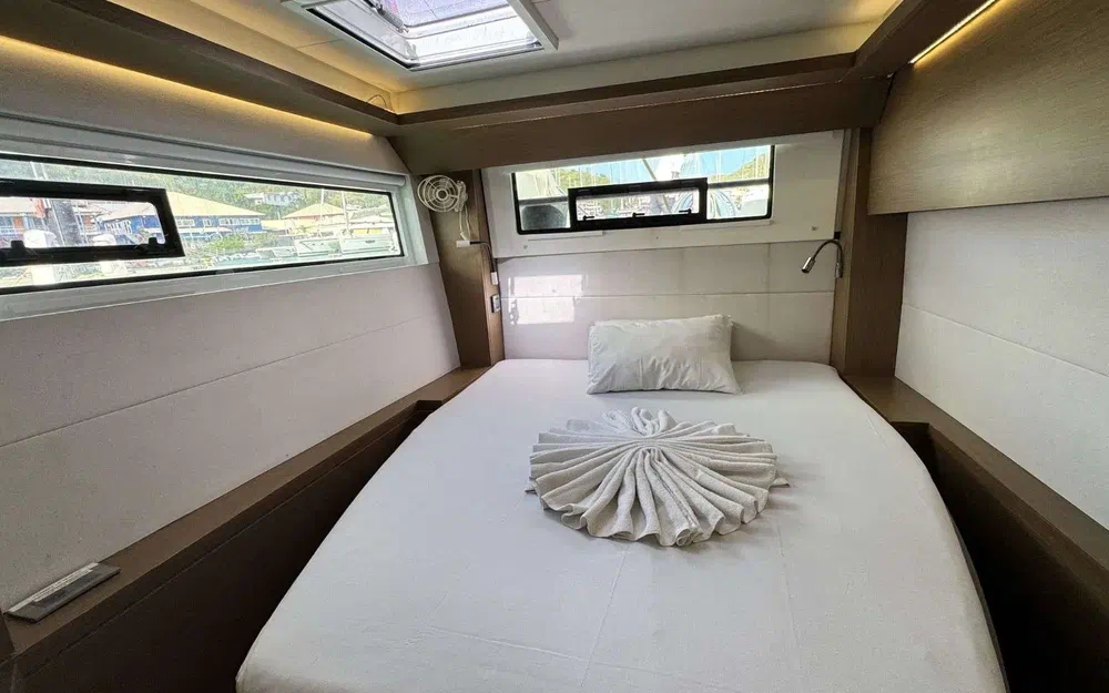 slider 21 Lagoon 50