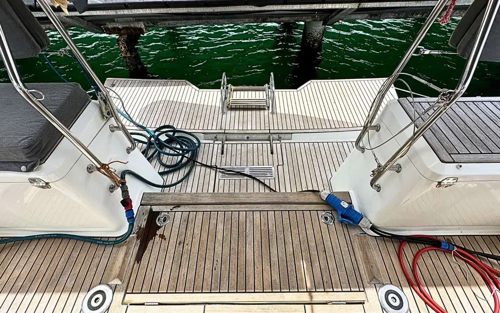 slider 10 Beneteau Sense 51