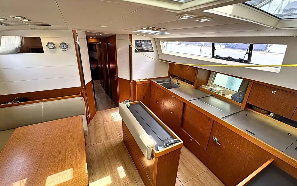 slider 18 Beneteau Sense 51