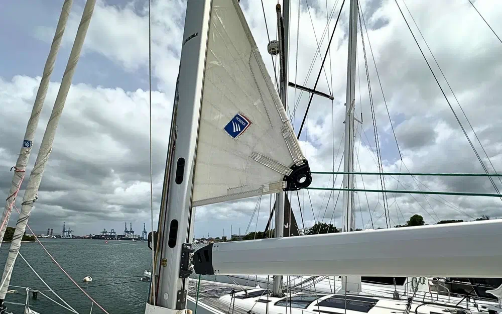 slider 25 Beneteau Sense 51