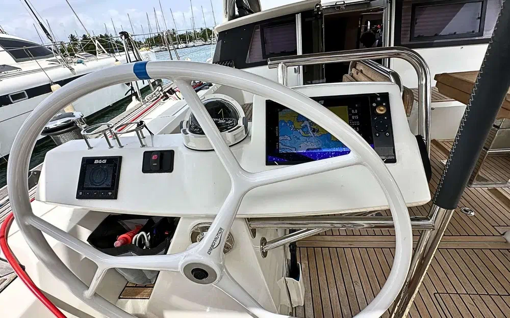 slider 2 Beneteau Sense 51