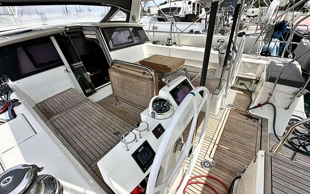 slider 38 Beneteau Sense 51