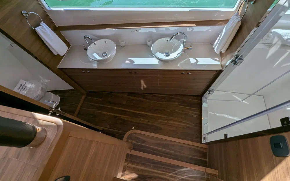 slider 33 Aquila 54