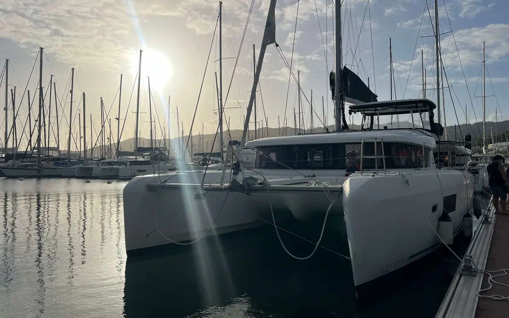 slider 0 Lagoon 42