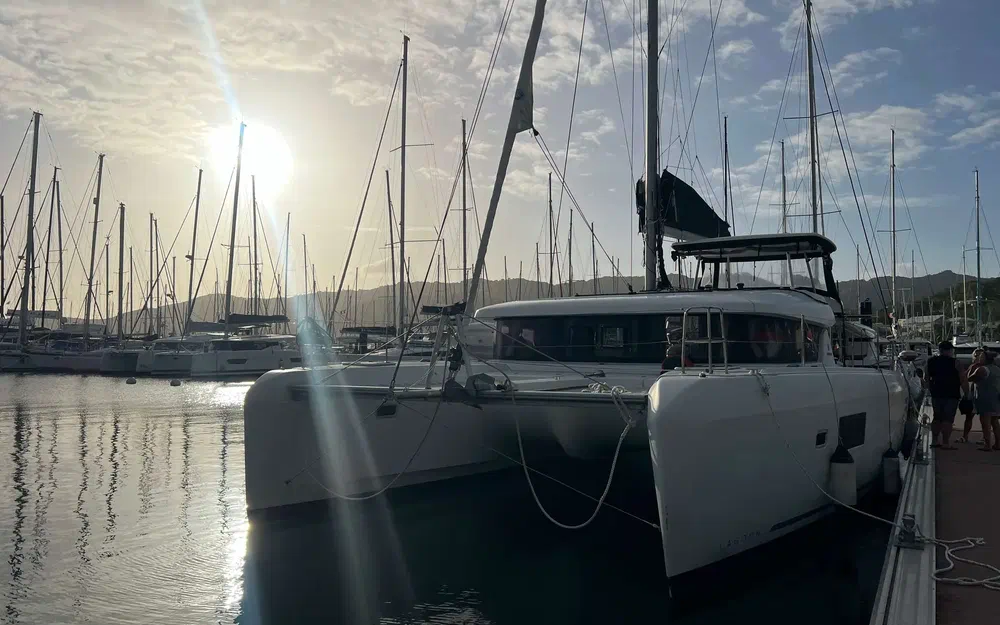 slider 2 Lagoon 42
