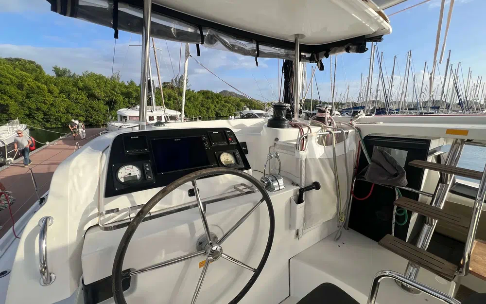slider 37 Lagoon 42