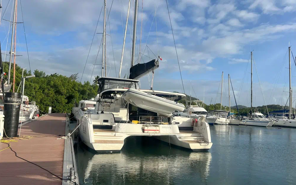 slider 4 Lagoon 42