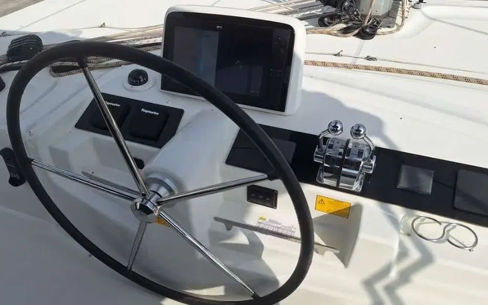 slider 16 Lagoon 46