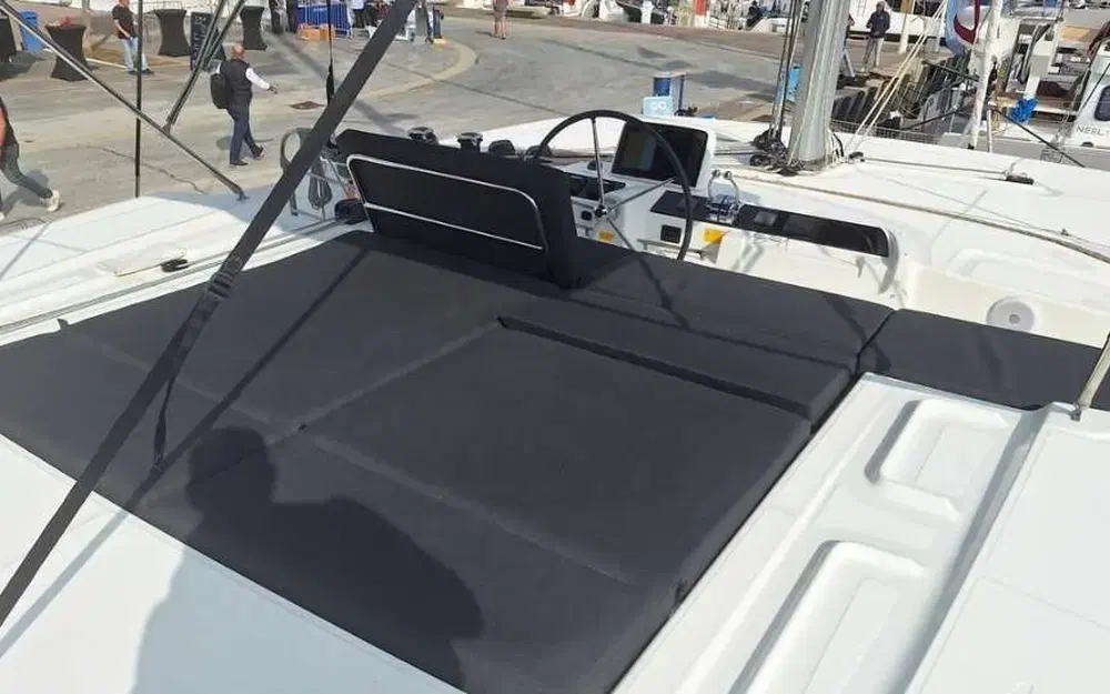 slider 4 Lagoon 46