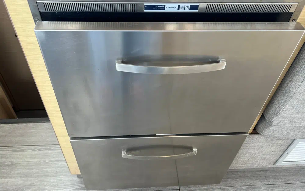 slider 10 Fountaine Pajot My 37