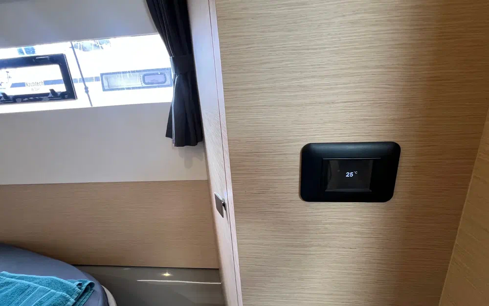 slider 12 Fountaine Pajot My 37