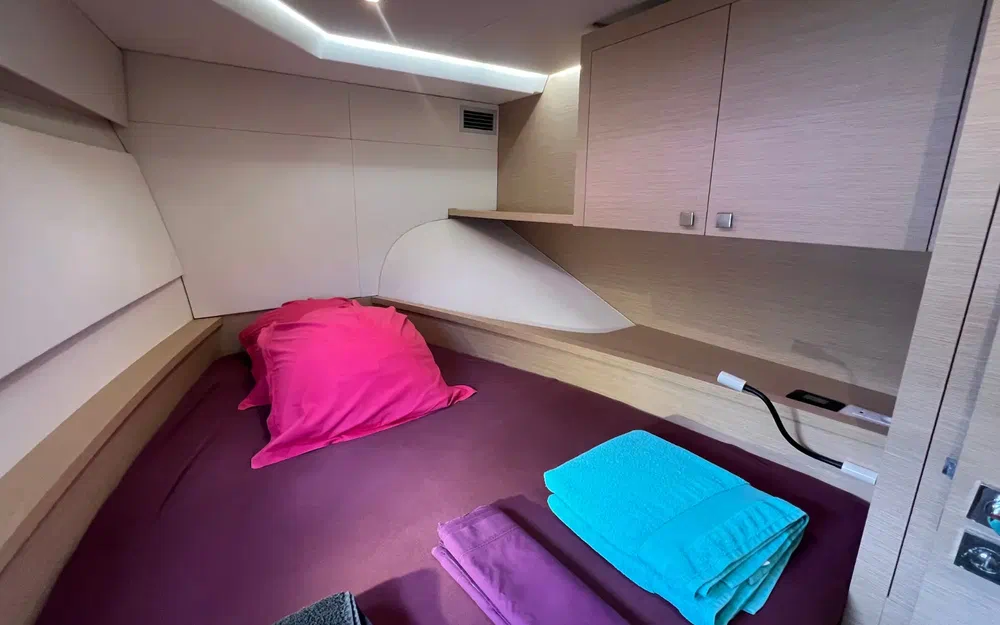 slider 17 Fountaine Pajot My 37