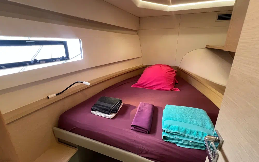 slider 18 Fountaine Pajot My 37