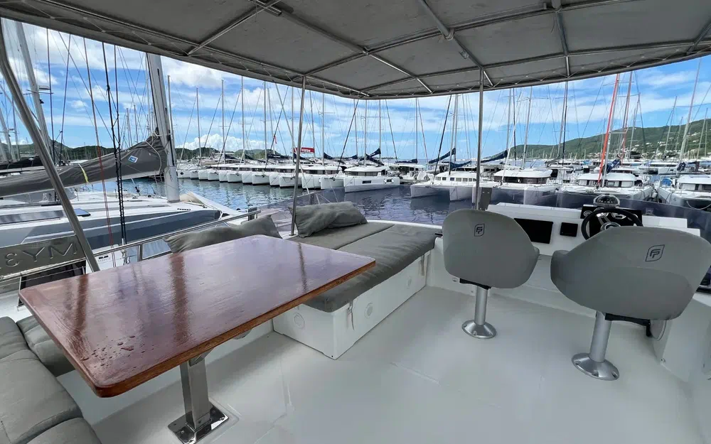 slider 19 Fountaine Pajot My 37