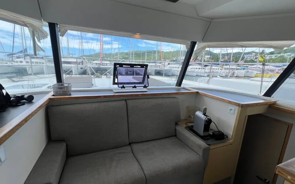 slider 25 Fountaine Pajot My 37