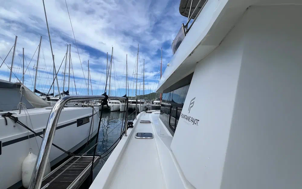 slider 27 Fountaine Pajot My 37