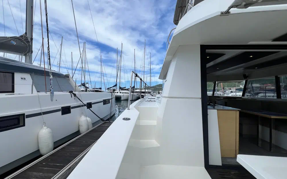 slider 30 Fountaine Pajot My 37
