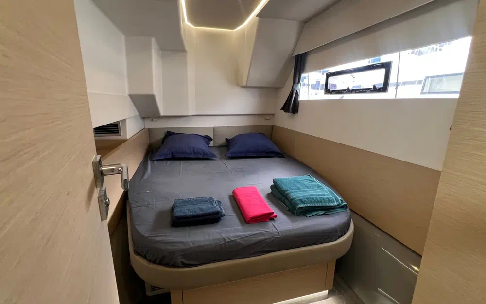 slider 32 Fountaine Pajot My 37