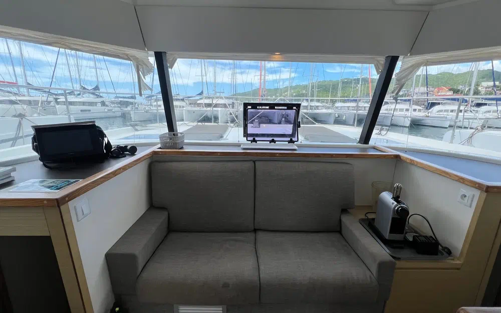 slider 33 Fountaine Pajot My 37