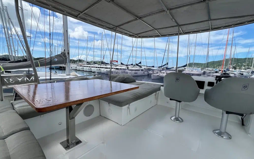 slider 34 Fountaine Pajot My 37