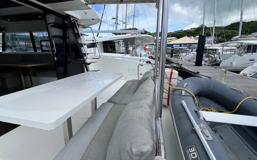 slider 36 Fountaine Pajot My 37