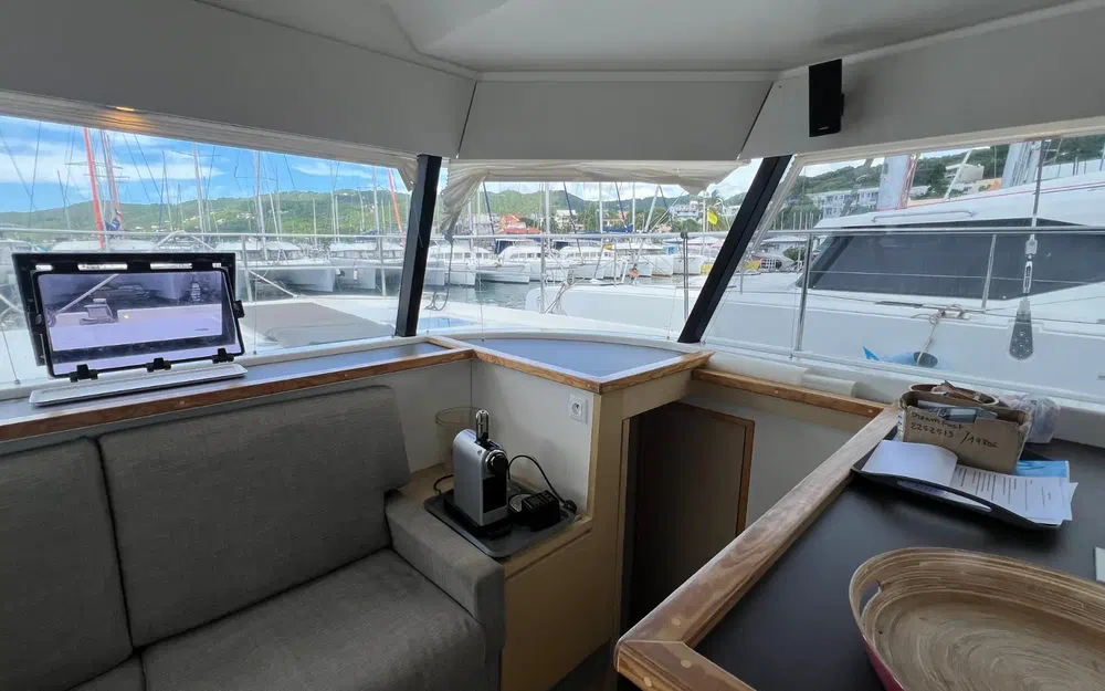 slider 38 Fountaine Pajot My 37