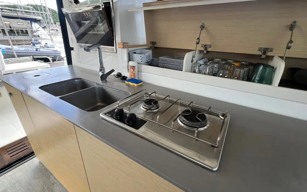 slider 39 Fountaine Pajot My 37