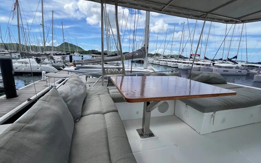 slider 40 Fountaine Pajot My 37