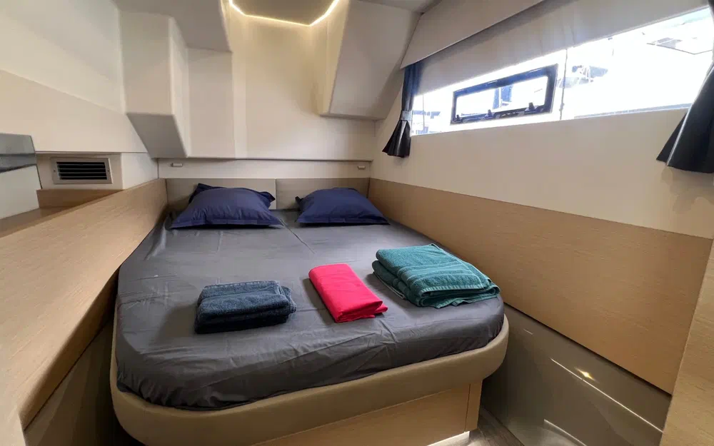 slider 42 Fountaine Pajot My 37