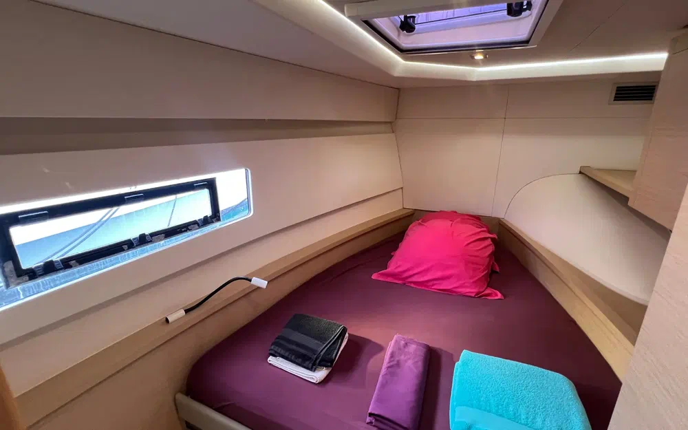 slider 44 Fountaine Pajot My 37