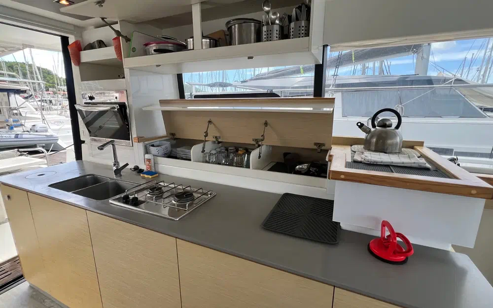 slider 46 Fountaine Pajot My 37