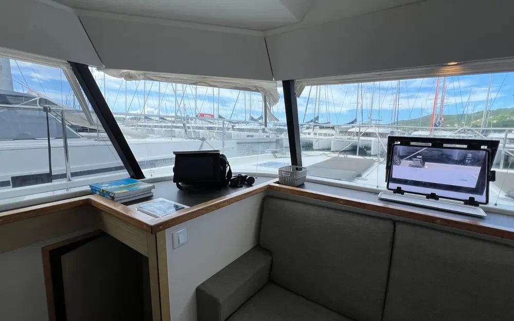 slider 47 Fountaine Pajot My 37