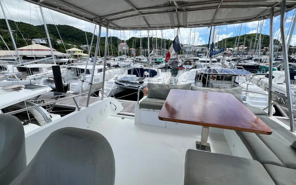 slider 49 Fountaine Pajot My 37