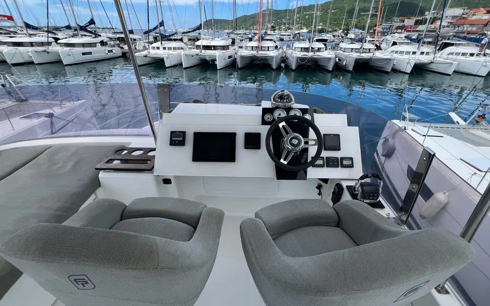 slider 5 Fountaine Pajot My 37
