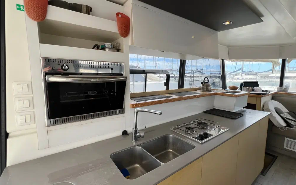 slider 6 Fountaine Pajot My 37