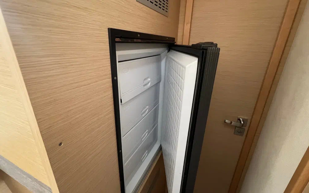 slider 8 Fountaine Pajot My 37