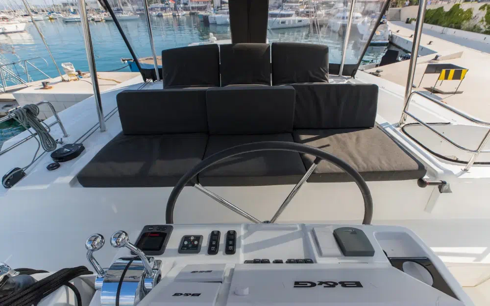 slider 22 Lagoon 50