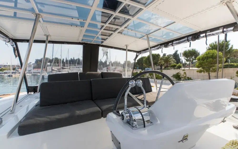 slider 28 Lagoon 50