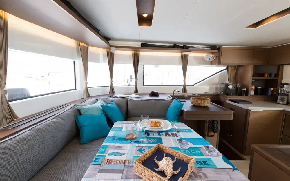 slider 37 Lagoon 50