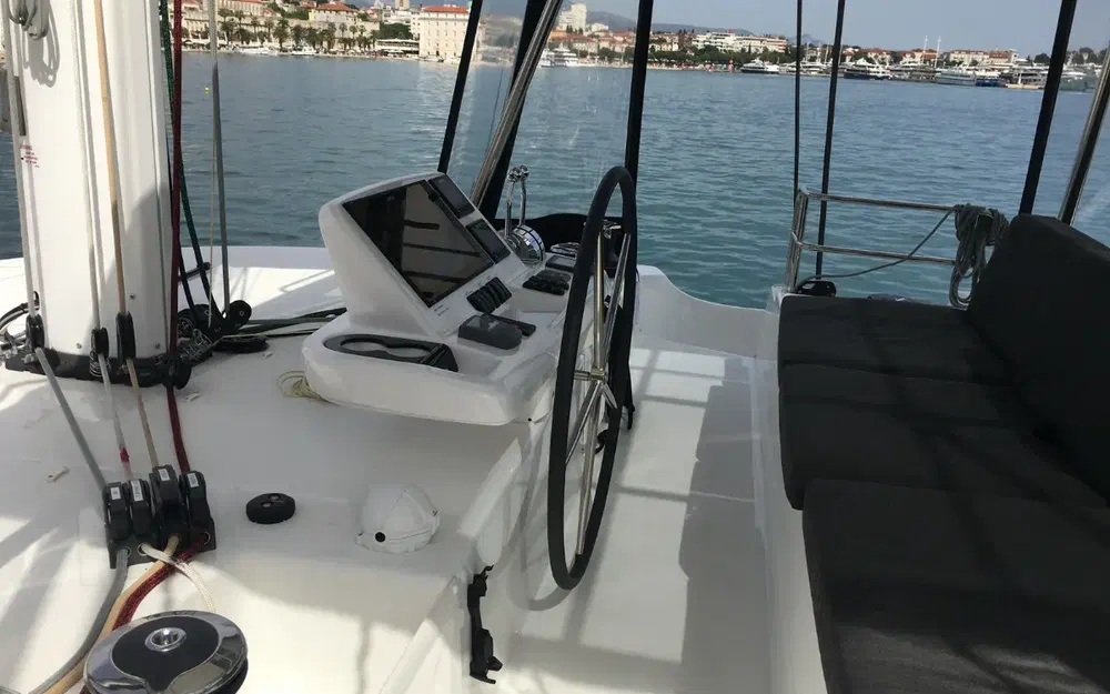 slider 38 Lagoon 50