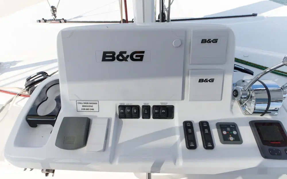 slider 6 Lagoon 50