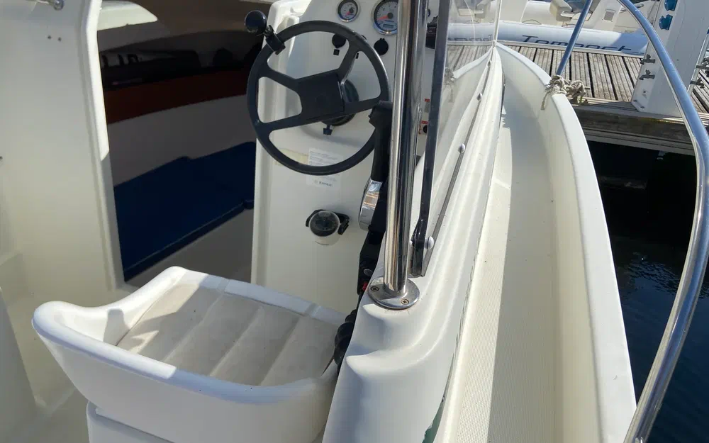slider 4 Jeanneau Merry Fisher 530 Cabin