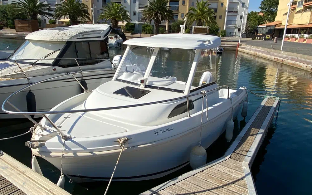 slider 1 Jeanneau Merry Fisher 530 Cabin