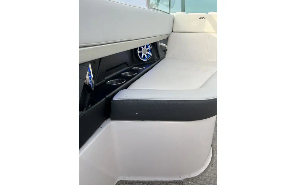 slider 6 Regal 27 Fasdeck