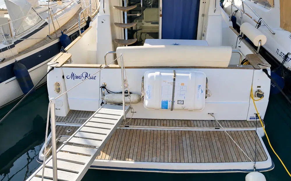 slider 2 Beneteau Antares 980 Fly