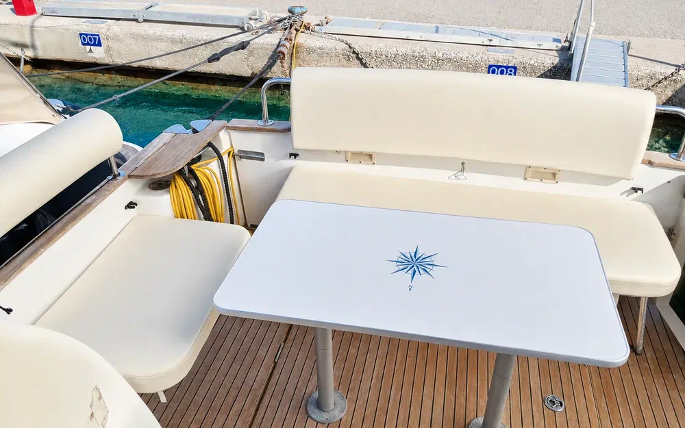 slider 3 Beneteau Antares 980 Fly