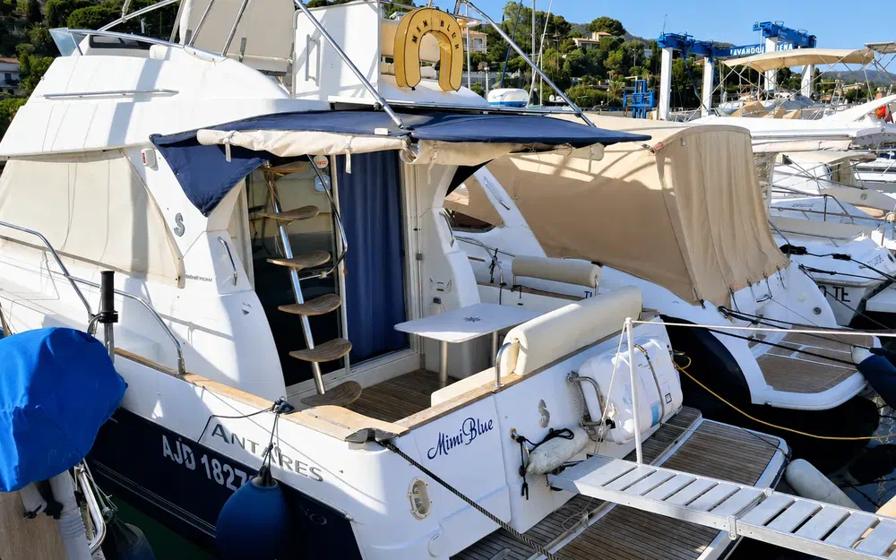slider 1 Beneteau Antares 980 Fly